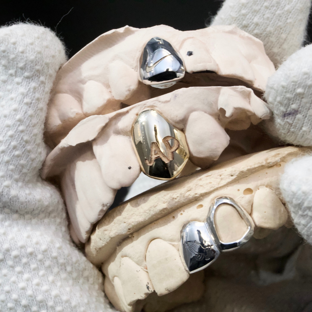 Single (custom) engraved tooth